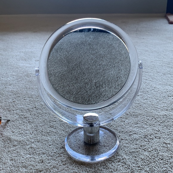 magnifying mirror 3X and regular. - Picture 2 of 5